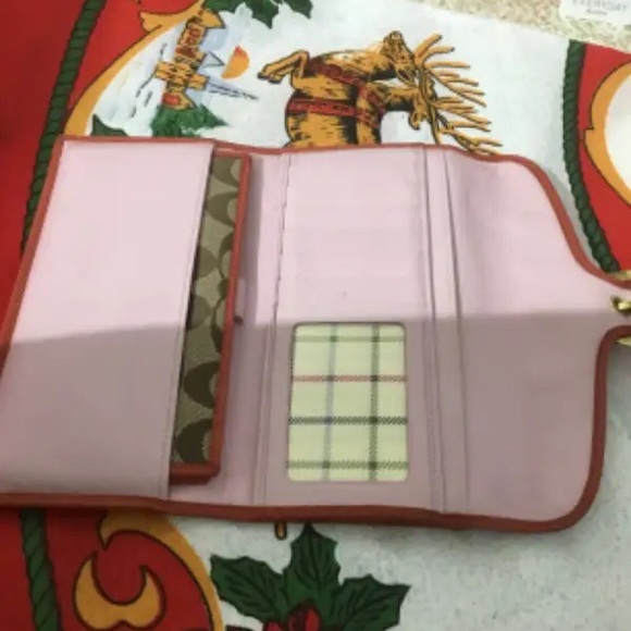 Studio Large Wallet In Signature Canvas (COACH) - Picture 3 of 5